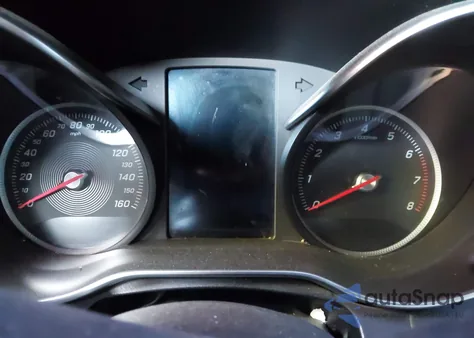 2017 Mercedes-Benz C 300 z USA, uszkodzony, nr VIN 55SWF4JB9HU188514